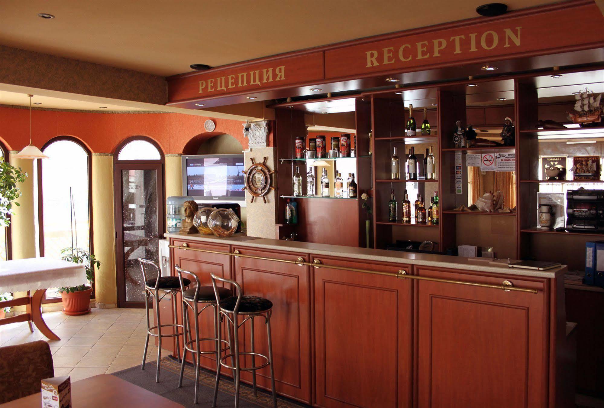 Antik Hotel Варна Екстериор снимка