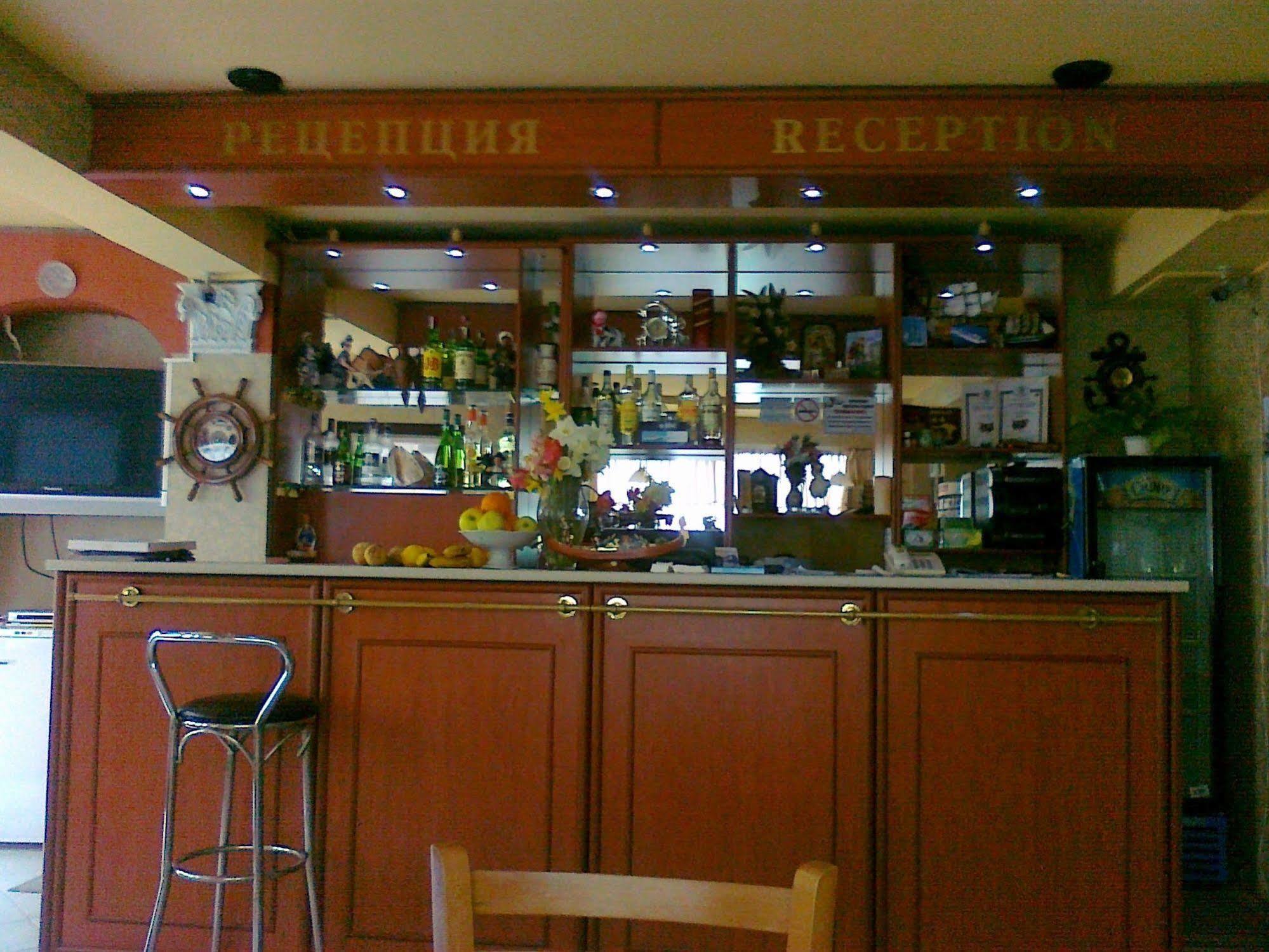 Antik Hotel Варна Екстериор снимка